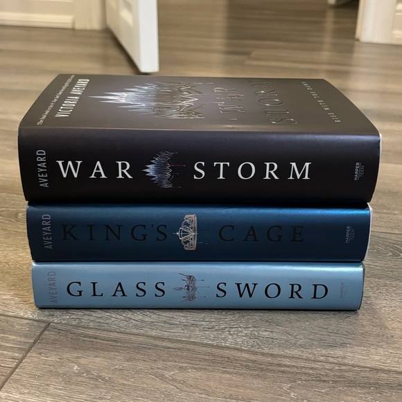 Brand new never read Red Queen series books #2, #3, & #4. - Picture 7 of 8